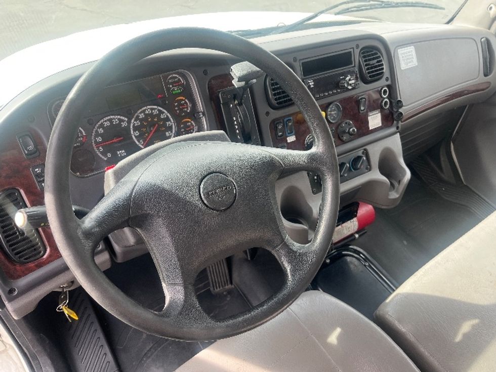 Refrigerated Truck-Light and Medium Duty Trucks-Freightliner-2020-M2-Fresno-CA-132,821\n\t\tmiles-$ 81,750 - Image 17