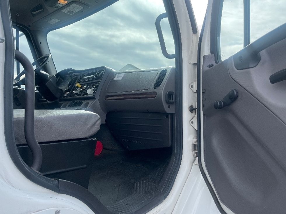 Refrigerated Truck-Light and Medium Duty Trucks-Freightliner-2020-M2-Fresno-CA-132,821\n\t\tmiles-$ 81,750 - Image 20
