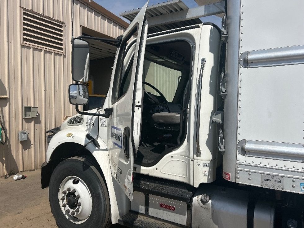 Refrigerated Truck-Light and Medium Duty Trucks-Freightliner-2020-M2-Fresno-CA-167,399\n\t\tmiles-$ 61,750 - Image 16