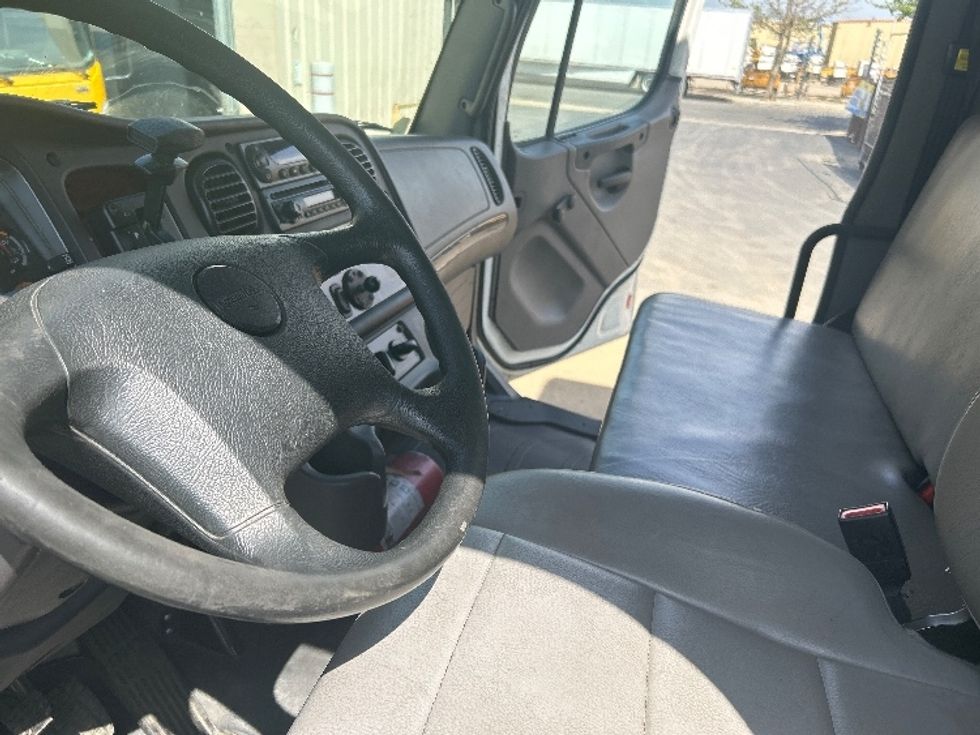 Refrigerated Truck-Light and Medium Duty Trucks-Freightliner-2020-M2-Fresno-CA-167,399\n\t\tmiles-$ 61,750 - Image 19