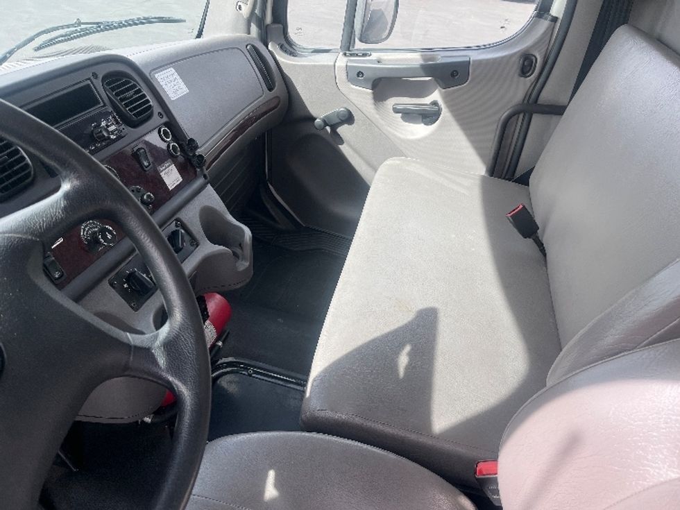 Refrigerated Truck-Light and Medium Duty Trucks-Freightliner-2020-M2-Fresno-CA-170,075\n\t\tmiles-$ 60,250 - Image 19