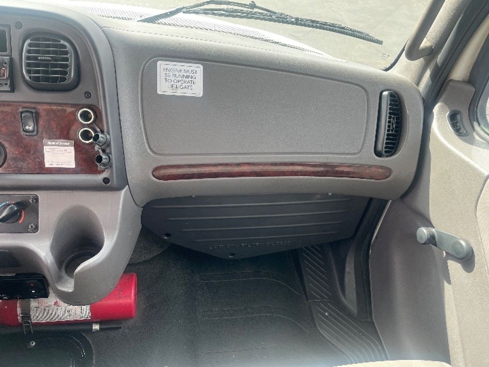 Refrigerated Truck-Light and Medium Duty Trucks-Freightliner-2020-M2-Fresno-CA-170,075\n\t\tmiles-$ 60,250 - Image 21