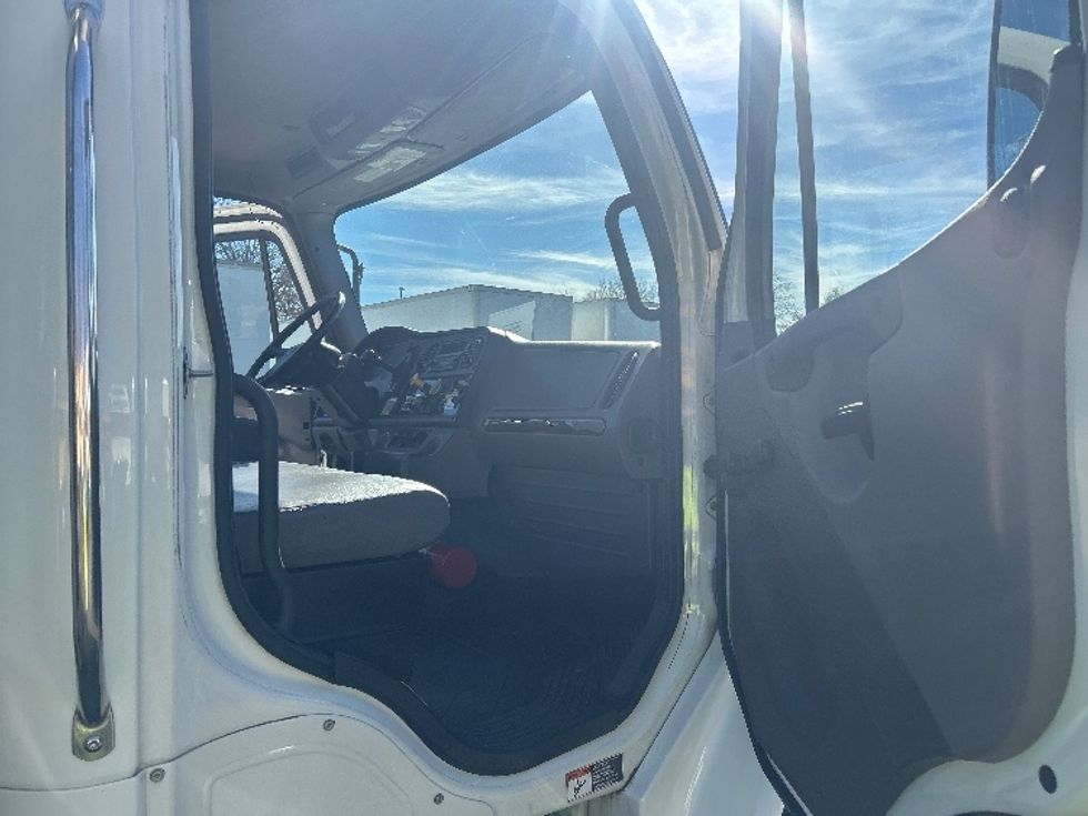 Refrigerated Truck-Light and Medium Duty Trucks-Freightliner-2020-M2-Garden City-GA-195,332\n\t\tmiles-$ 56,250 - Image 19