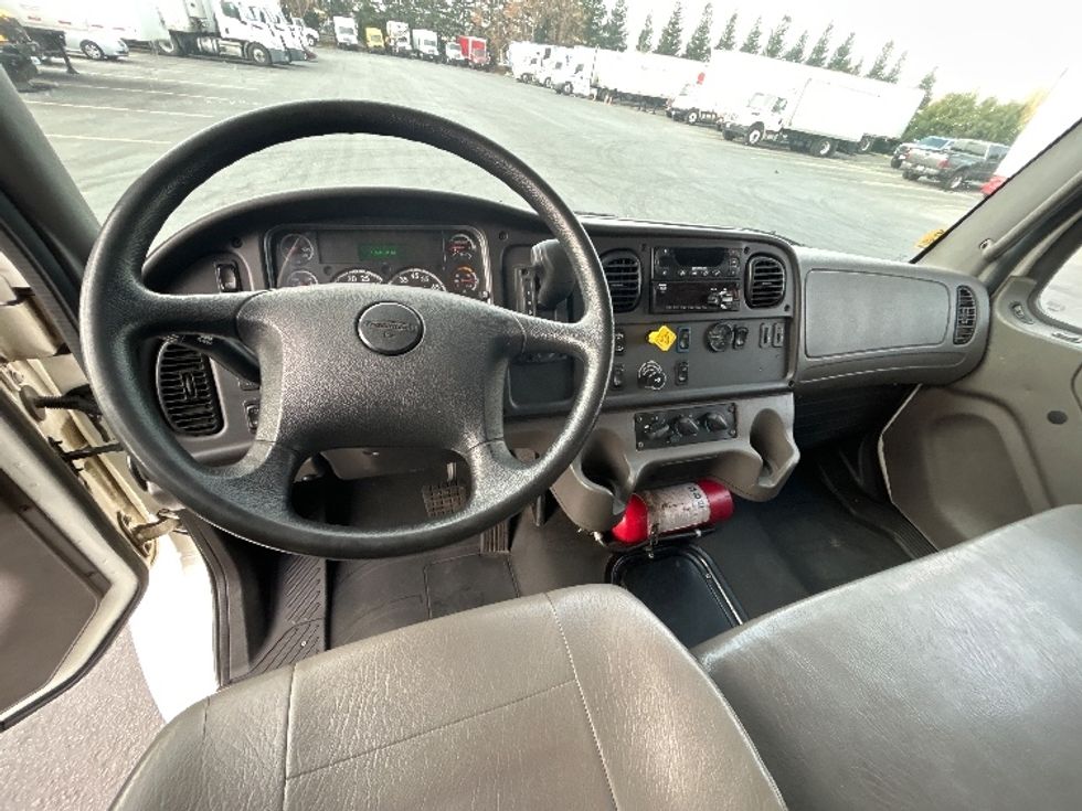 Refrigerated Truck-Light and Medium Duty Trucks-Freightliner-2020-M2-Gilroy-CA-139,560\n\t\tmiles-$ 56,750 - Image 18