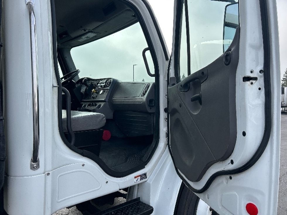 Refrigerated Truck-Light and Medium Duty Trucks-Freightliner-2020-M2-Gilroy-CA-139,560\n\t\tmiles-$ 56,750 - Image 20