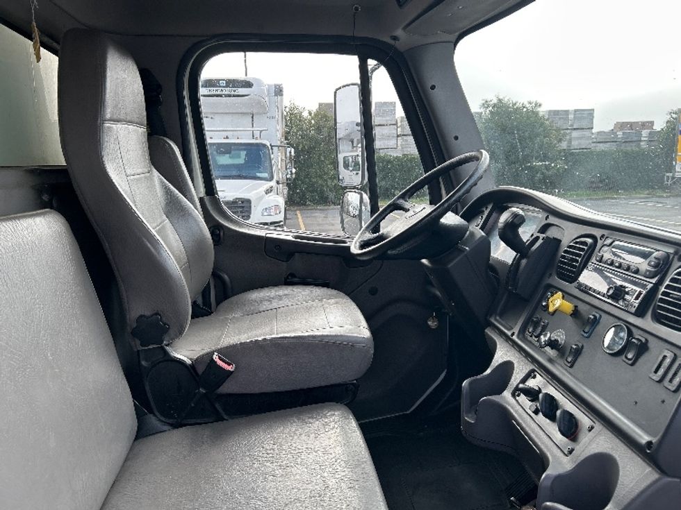 Refrigerated Truck-Light and Medium Duty Trucks-Freightliner-2020-M2-Gilroy-CA-139,560\n\t\tmiles-$ 56,750 - Image 22