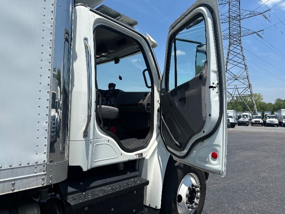 Refrigerated Truck-Light and Medium Duty Trucks-Freightliner-2020-M2-Greensboro-NC-173,175\n\t\tmiles-$ 54,750 - Image 19