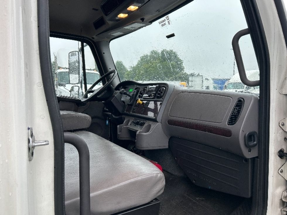 Refrigerated Truck-Light and Medium Duty Trucks-Freightliner-2020-M2-Greensboro-NC-187,725\n\t\tmiles-$ 52,000 - Image 17