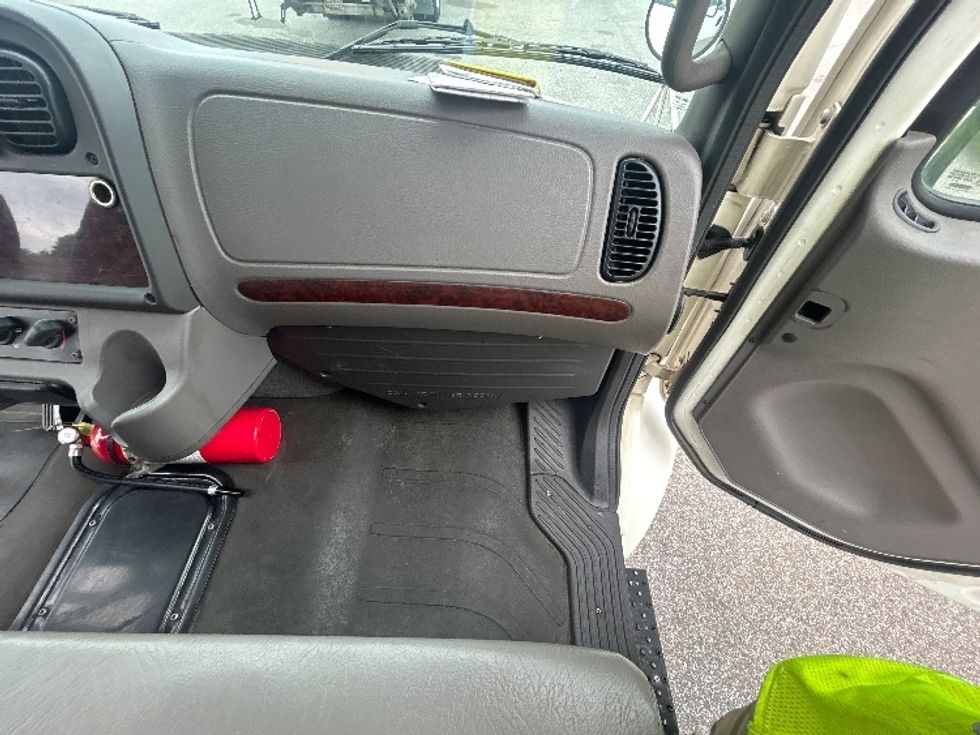 Refrigerated Truck-Light and Medium Duty Trucks-Freightliner-2020-M2-Greensboro-NC-291,281\n\t\tmiles-$ 28,500 - Image 21