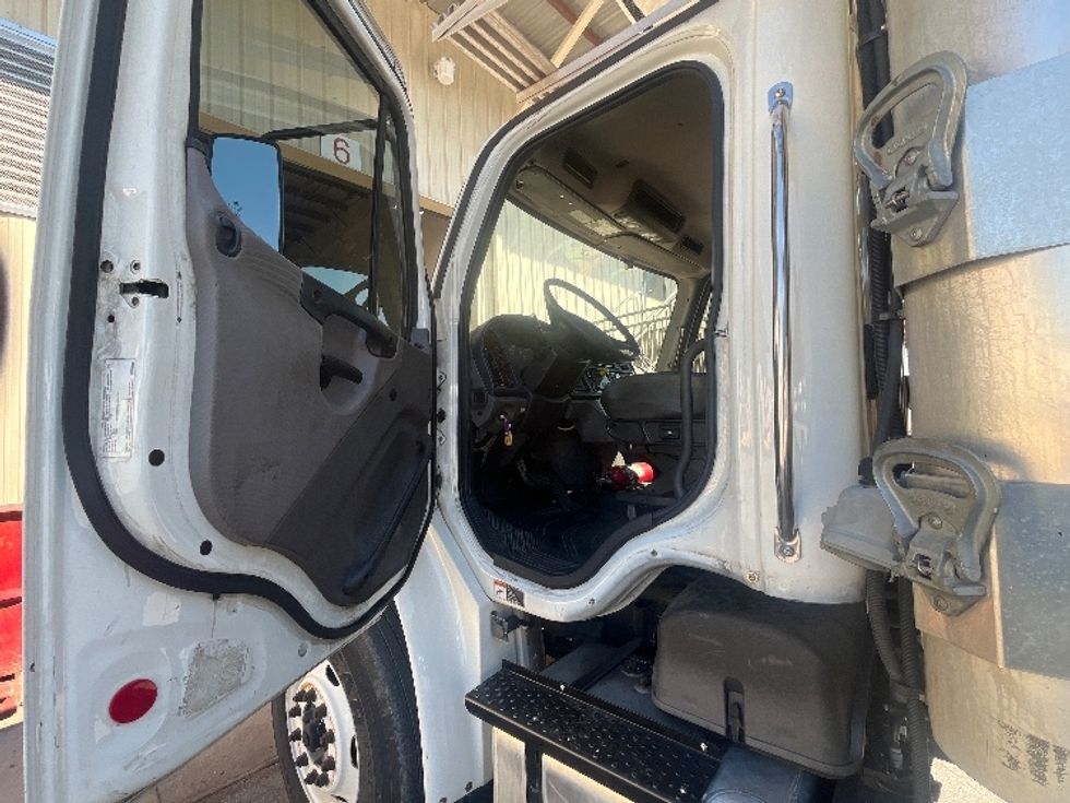 Refrigerated Truck-Light and Medium Duty Trucks-Freightliner-2020-M2-Greensboro-NC-73,368\n\t\tmiles-$ 82,250 - Image 16