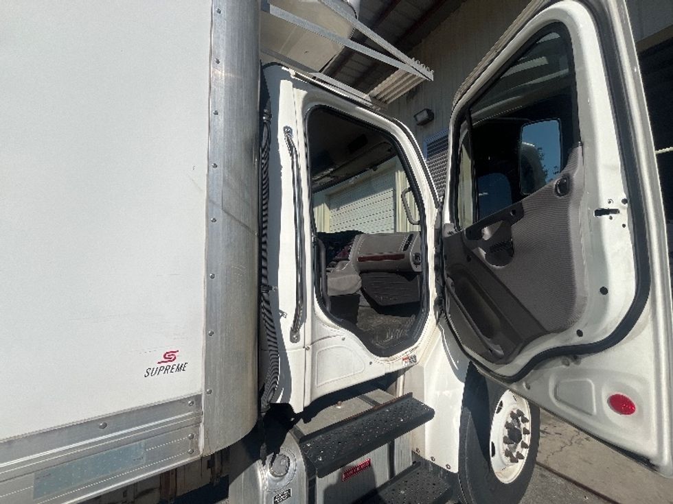 Refrigerated Truck-Light and Medium Duty Trucks-Freightliner-2020-M2-Greensboro-NC-73,368\n\t\tmiles-$ 82,250 - Image 20