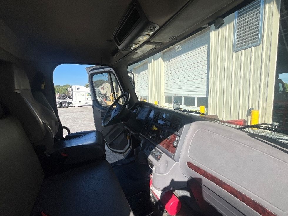 Refrigerated Truck-Light and Medium Duty Trucks-Freightliner-2020-M2-Greensboro-NC-73,368\n\t\tmiles-$ 82,250 - Image 22