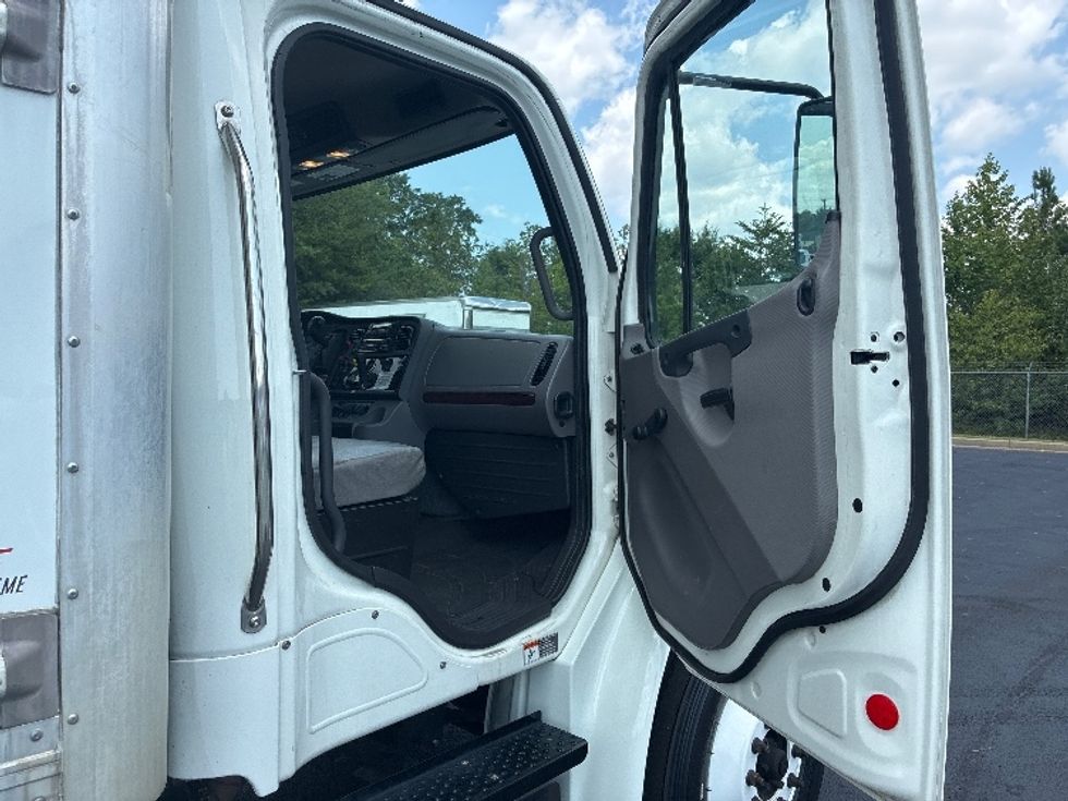 Refrigerated Truck-Light and Medium Duty Trucks-Freightliner-2020-M2-Greenville-SC-288,662\n\t\tmiles-$ 36,750 - Image 20