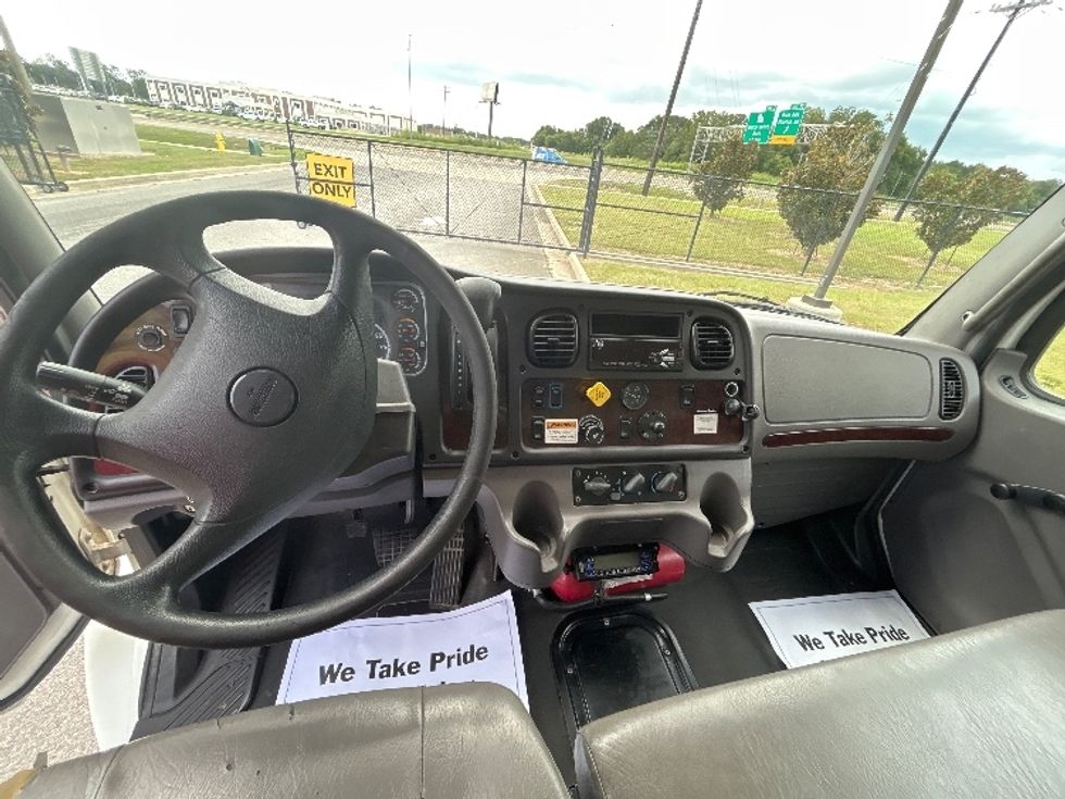 Refrigerated Truck-Light and Medium Duty Trucks-Freightliner-2020-M2-Hammond-LA-215,611\n\t\tmiles-$ 58,250 - Image 15