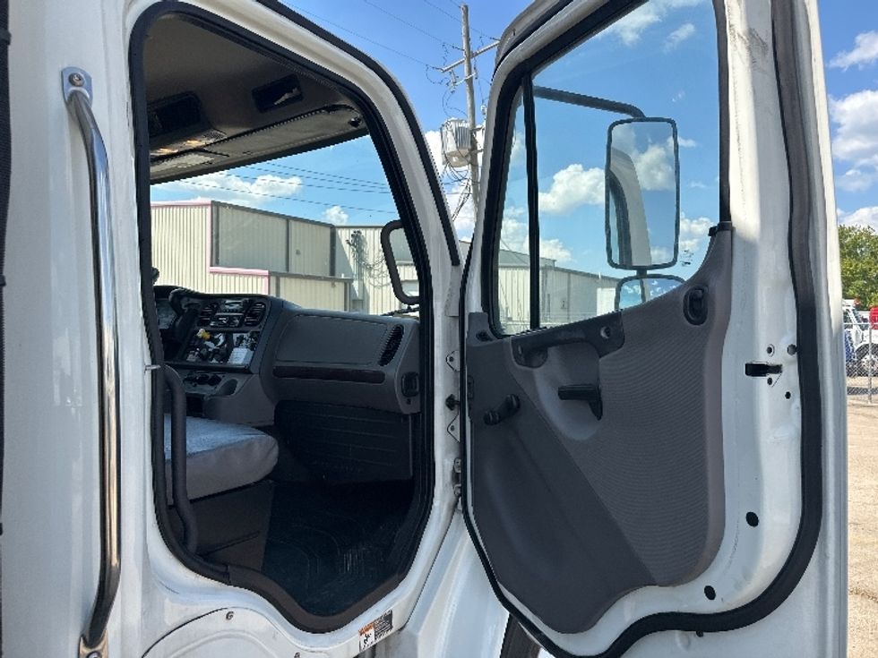 Refrigerated Truck-Light and Medium Duty Trucks-Freightliner-2020-M2-Hammond-LA-226,272\n\t\tmiles-$ 56,250 - Image 20
