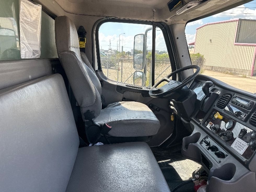 Refrigerated Truck-Light and Medium Duty Trucks-Freightliner-2020-M2-Hammond-LA-226,272\n\t\tmiles-$ 56,250 - Image 22