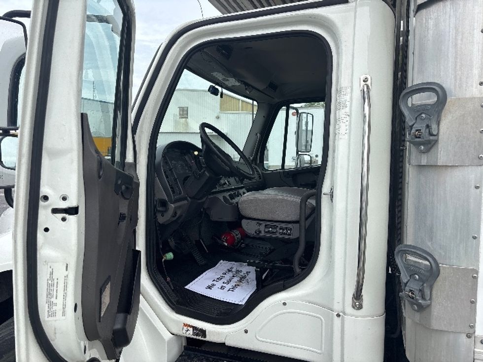 Refrigerated Truck-Light and Medium Duty Trucks-Freightliner-2020-M2-Hammond-LA-324,885\n\t\tmiles-$ 27,000 - Image 16