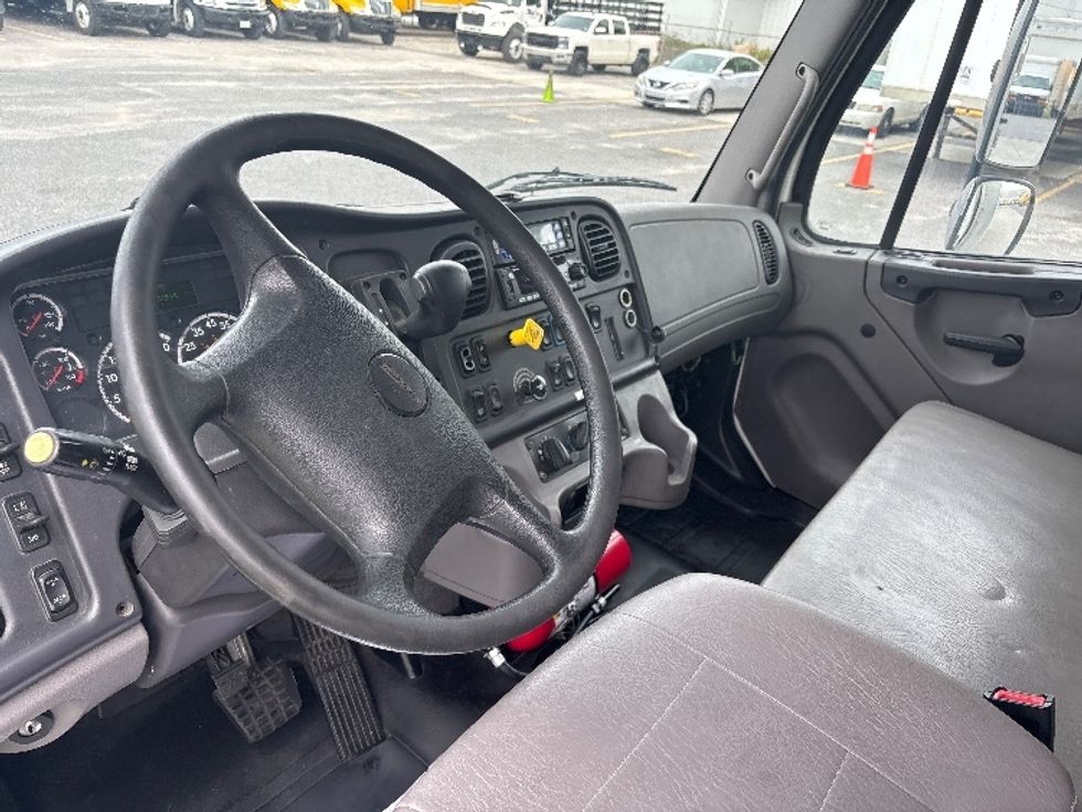 Refrigerated Truck-Light and Medium Duty Trucks-Freightliner-2020-M2-Hammond-LA-324,885\n\t\tmiles-$ 27,000 - Image 17