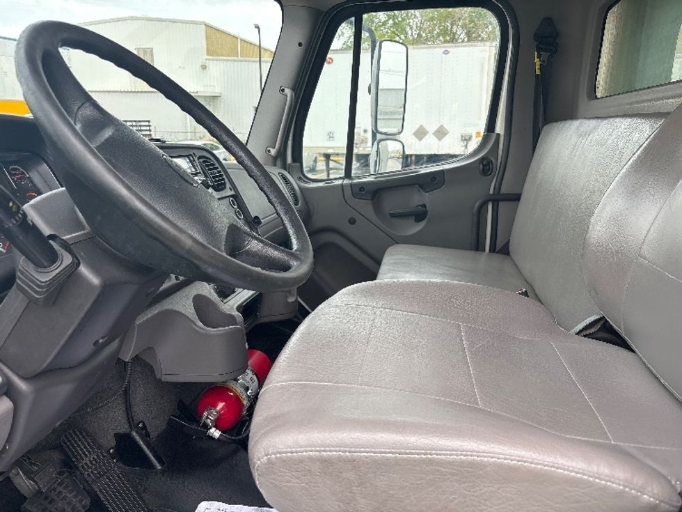 Refrigerated Truck-Light and Medium Duty Trucks-Freightliner-2020-M2-Hammond-LA-324,885\n\t\tmiles-$ 27,000 - Image 19