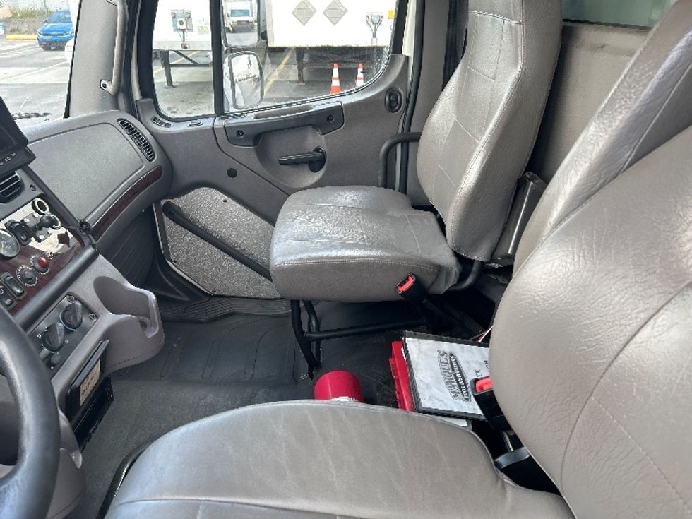 Refrigerated Truck-Light and Medium Duty Trucks-Freightliner-2020-M2-Harahan-LA-237,574\n\t\tmiles-$ 54,250 - Image 19