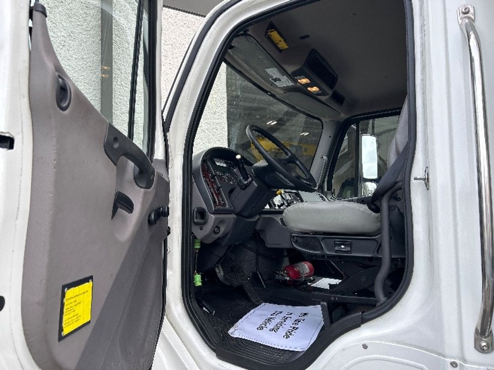 Refrigerated Truck-Light and Medium Duty Trucks-Freightliner-2020-M2-Harlingen-TX-132,626\n\t\tmiles-$ 58,750 - Image 16