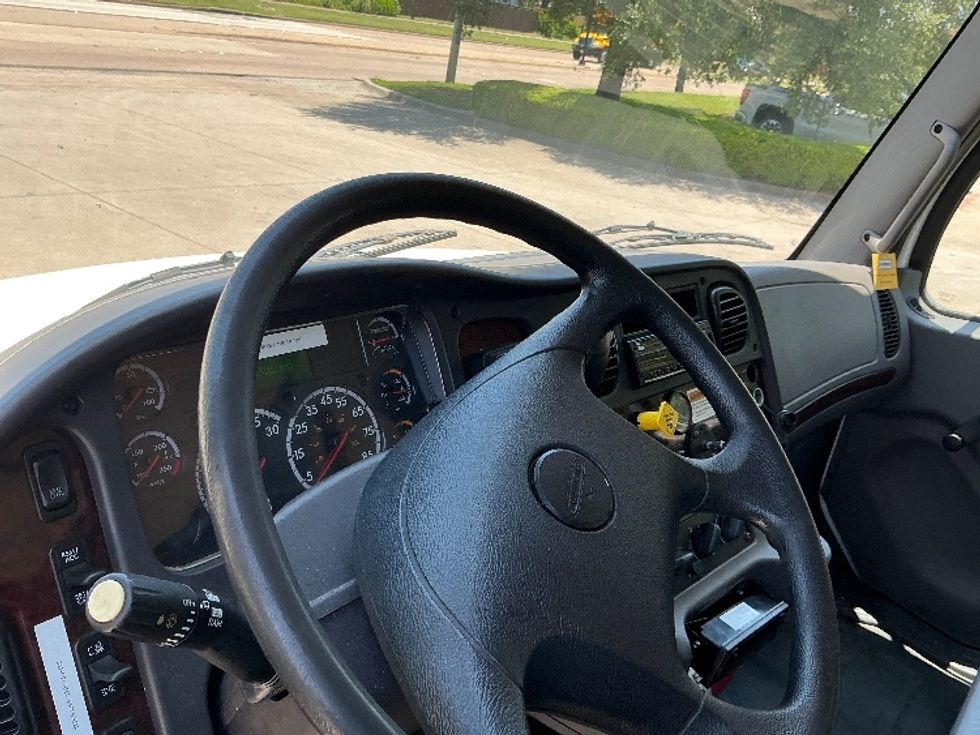 Refrigerated Truck-Light and Medium Duty Trucks-Freightliner-2020-M2-Harlingen-TX-132,626\n\t\tmiles-$ 58,750 - Image 17