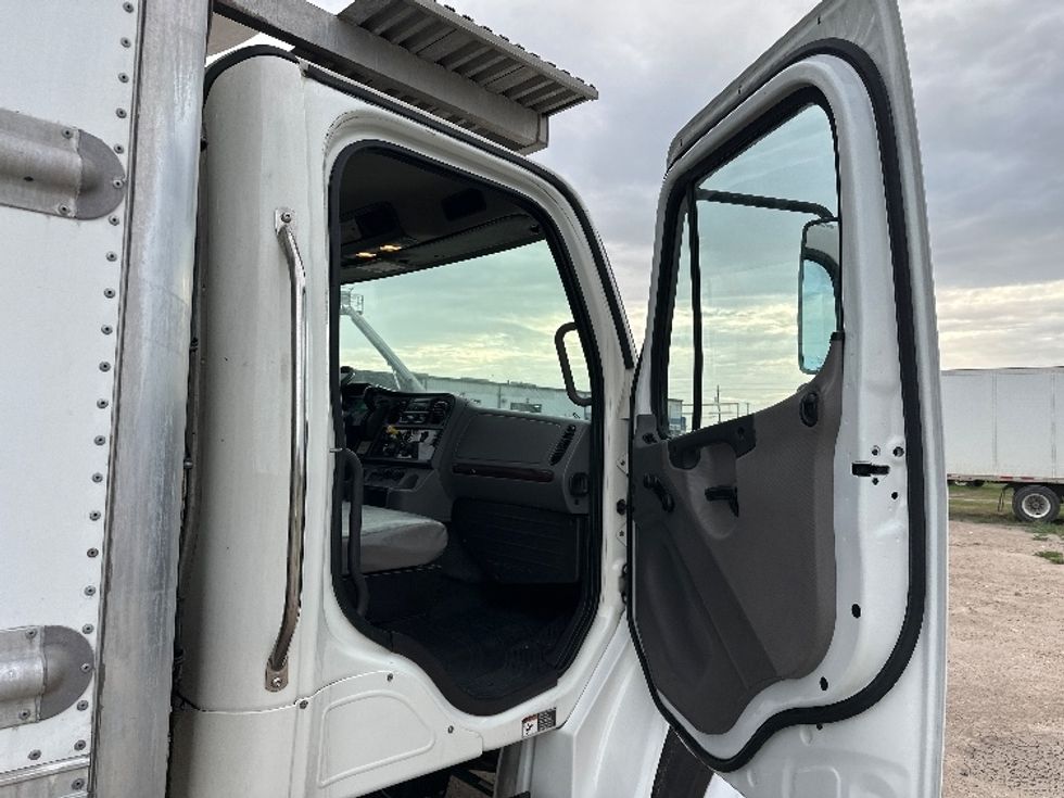 Refrigerated Truck-Light and Medium Duty Trucks-Freightliner-2020-M2-Harlingen-TX-154,279\n\t\tmiles-$ 69,750 - Image 20