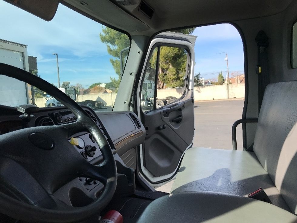 Refrigerated Truck-Light and Medium Duty Trucks-Freightliner-2020-M2-Hayward-CA-163,712\n\t\tmiles-$ 62,000 - Image 22