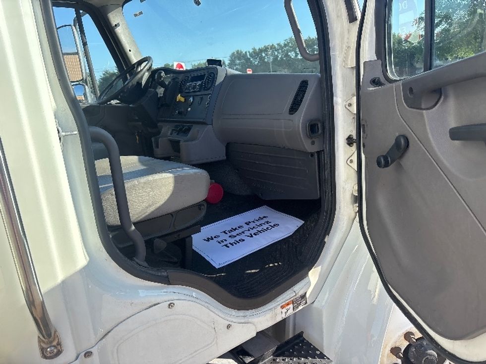 Refrigerated Truck-Light and Medium Duty Trucks-Freightliner-2020-M2-Houston-TX-124,306\n\t\tmiles-$ 59,750 - Image 19