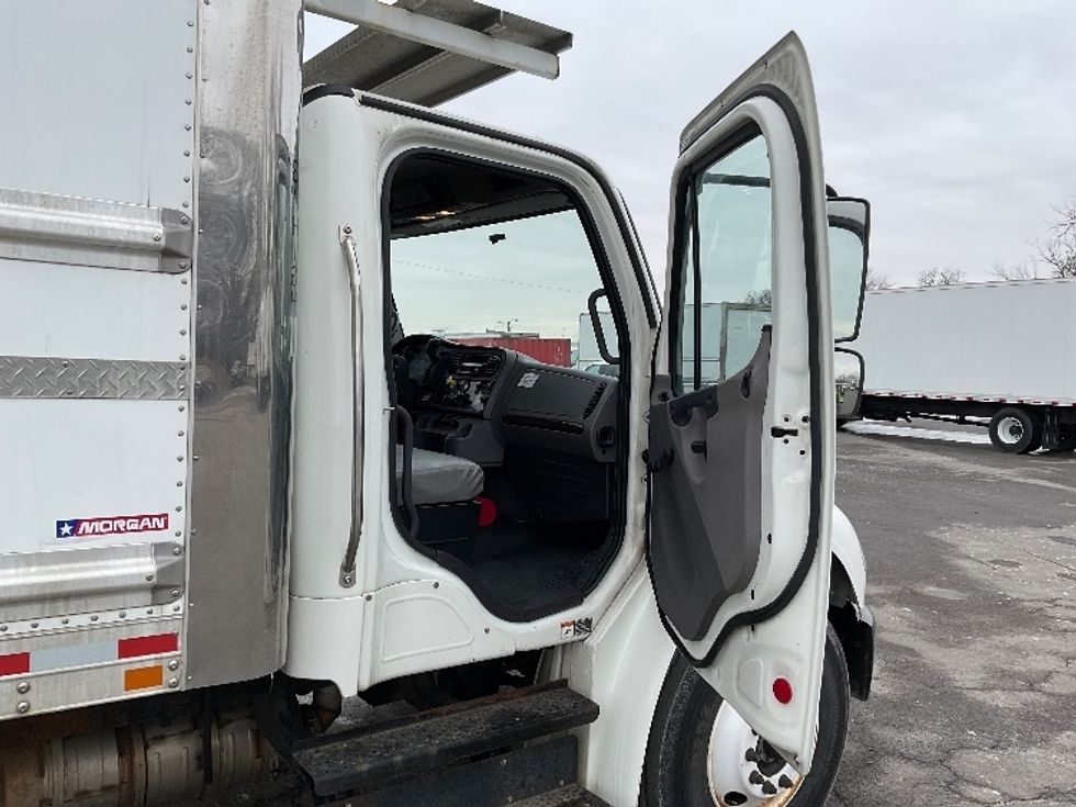 Refrigerated Truck-Light and Medium Duty Trucks-Freightliner-2020-M2-Indianapolis-IN-228,250\n\t\tmiles-$ 65,500 - Image 20
