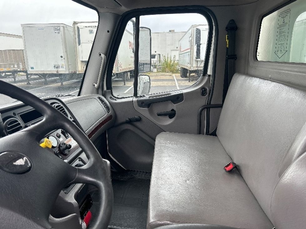 Refrigerated Truck-Light and Medium Duty Trucks-Freightliner-2020-M2-Indianapolis-IN-247,084\n\t\tmiles-$ 51,750 - Image 19
