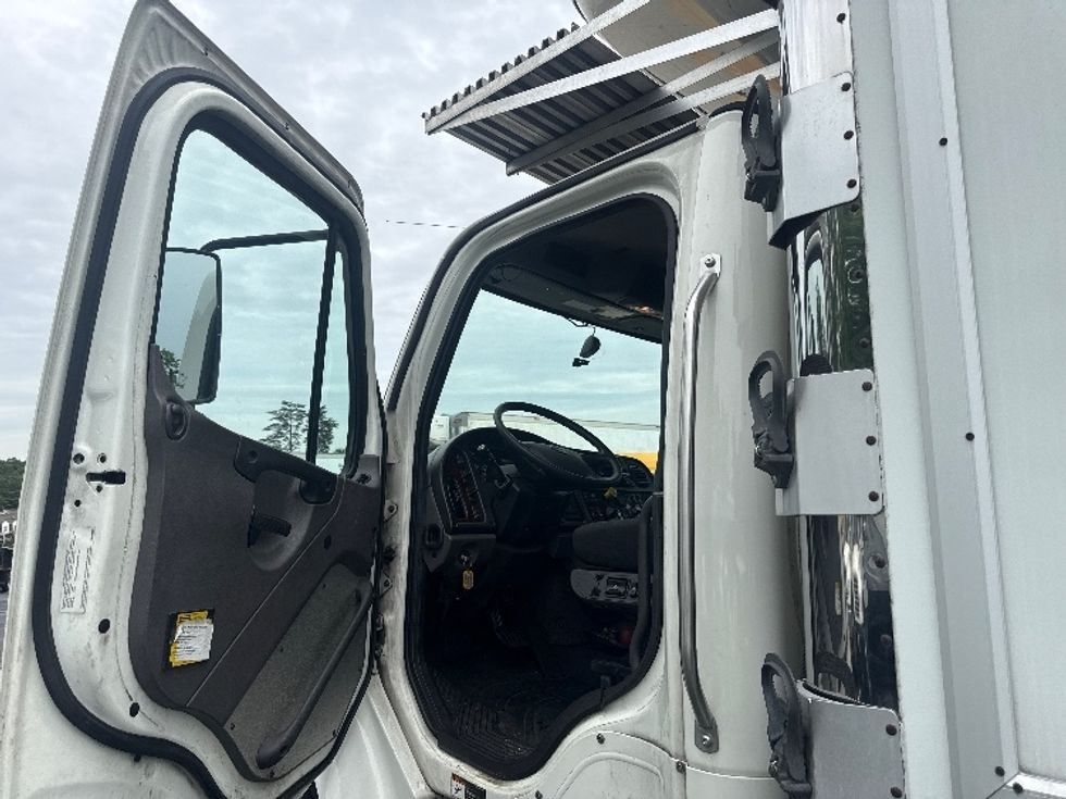 Refrigerated Truck-Light and Medium Duty Trucks-Freightliner-2020-M2-Jessup-MD-340,352\n\t\tmiles-$ 26,750 - Image 14