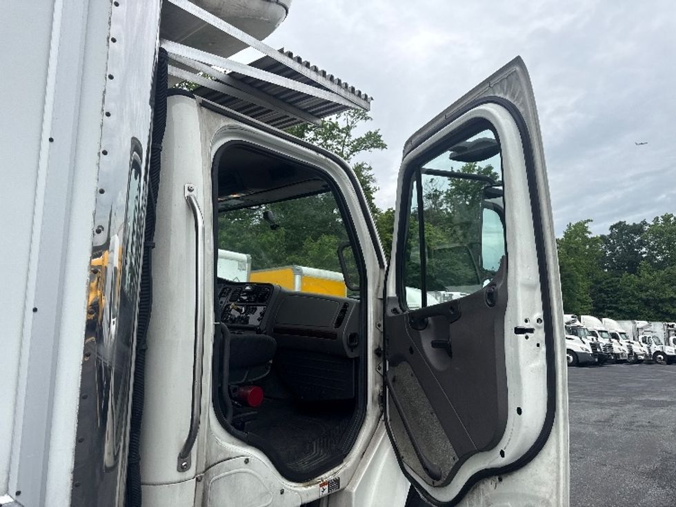 Refrigerated Truck-Light and Medium Duty Trucks-Freightliner-2020-M2-Jessup-MD-340,352\n\t\tmiles-$ 26,750 - Image 17