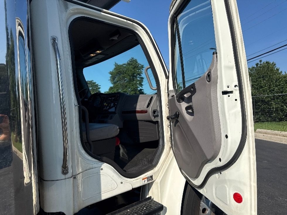 Refrigerated Truck-Light and Medium Duty Trucks-Freightliner-2020-M2-Jessup-MD-37,581\n\t\tmiles-$ 65,250 - Image 19