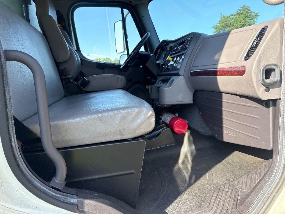 Refrigerated Truck-Light and Medium Duty Trucks-Freightliner-2020-M2-Jessup-MD-37,581\n\t\tmiles-$ 65,250 - Image 21