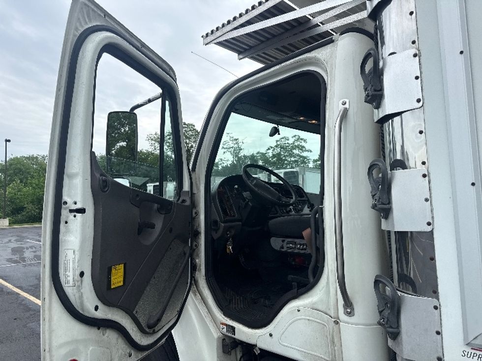 Refrigerated Truck-Light and Medium Duty Trucks-Freightliner-2020-M2-Jessup-MD-393,789\n\t\tmiles-$ 21,750 - Image 15