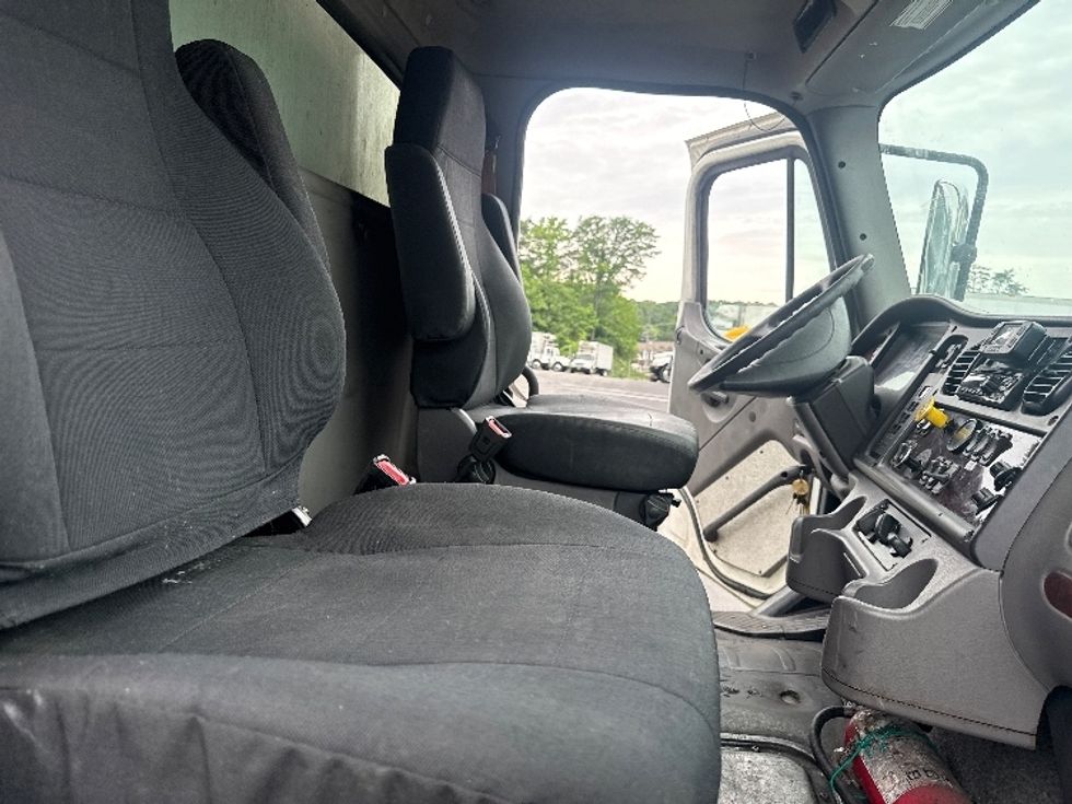 Refrigerated Truck-Light and Medium Duty Trucks-Freightliner-2020-M2-Jessup-MD-393,789\n\t\tmiles-$ 21,750 - Image 21