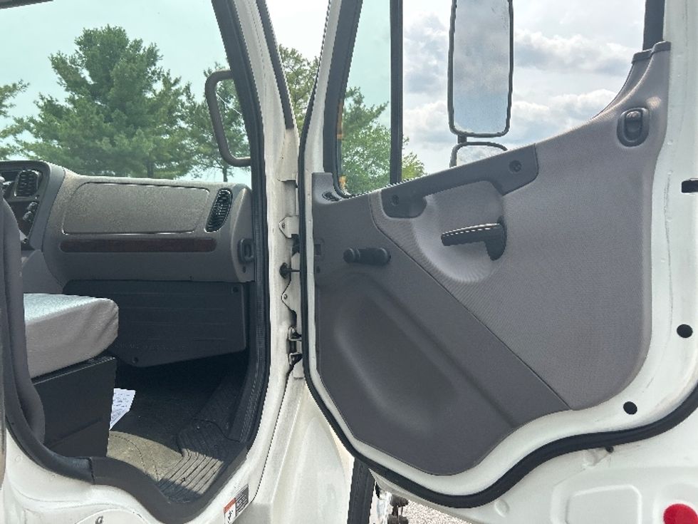 Refrigerated Truck-Light and Medium Duty Trucks-Freightliner-2020-M2-Jessup-MD-42,508\n\t\tmiles-$ 64,750 - Image 20