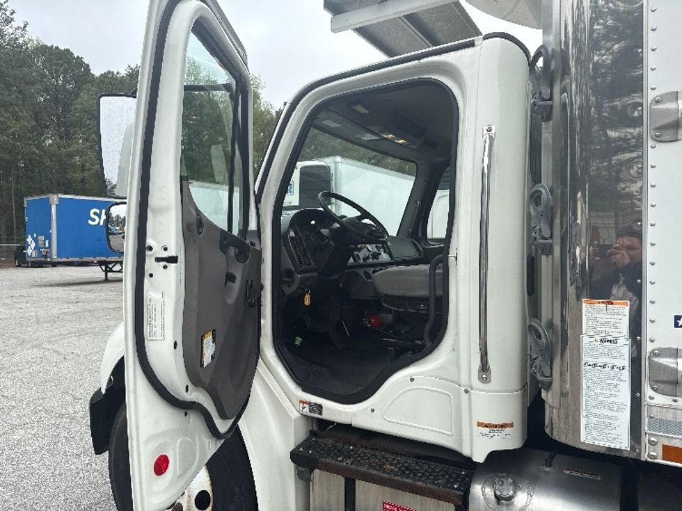 Refrigerated Truck-Light and Medium Duty Trucks-Freightliner-2020-M2-Jonesboro-GA-131,172\n\t\tmiles-$ 80,750 - Image 16