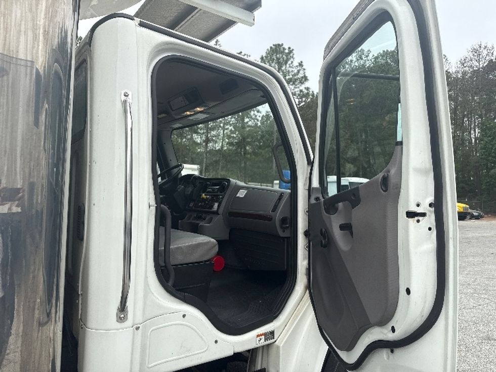 Refrigerated Truck-Light and Medium Duty Trucks-Freightliner-2020-M2-Jonesboro-GA-131,172\n\t\tmiles-$ 80,750 - Image 20