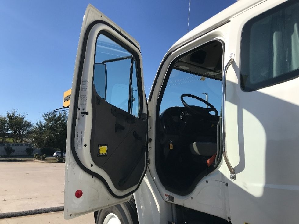 Refrigerated Truck-Light and Medium Duty Trucks-Freightliner-2020-M2-Katy-TX-122,951\n\t\tmiles-$ 83,250 - Image 16