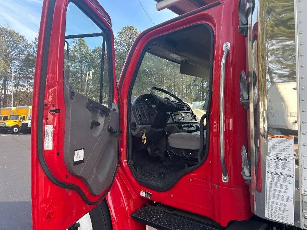 Refrigerated Truck-Light and Medium Duty Trucks-Freightliner-2020-M2-Kennesaw-GA-326,957\n\t\tmiles-$ 30,750 - Image 15