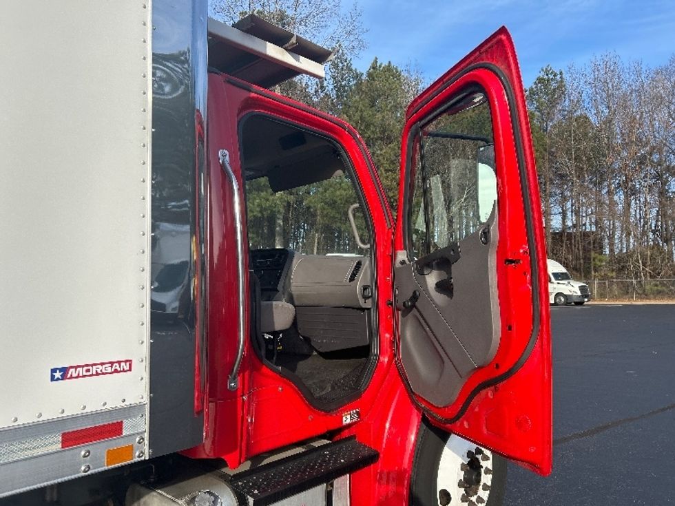 Refrigerated Truck-Light and Medium Duty Trucks-Freightliner-2020-M2-Kennesaw-GA-326,957\n\t\tmiles-$ 30,750 - Image 19
