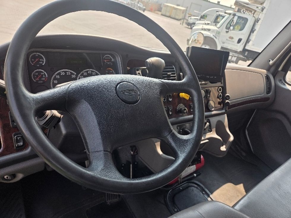 Refrigerated Truck-Light and Medium Duty Trucks-Freightliner-2020-M2-Kent-WA-175,585\n\t\tmiles-$ 62,750 - Image 17