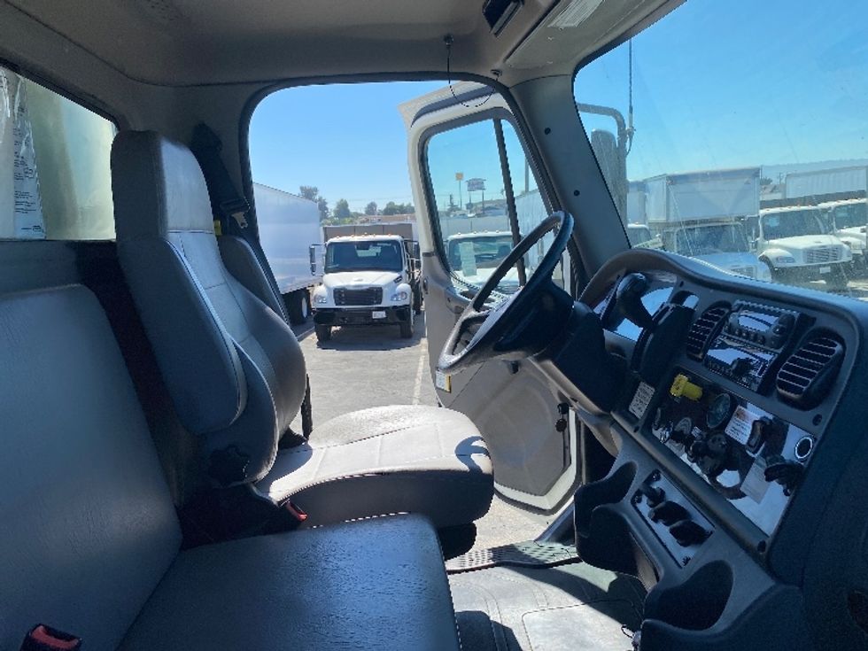 Refrigerated Truck-Light and Medium Duty Trucks-Freightliner-2020-M2-La Mirada-CA-57,415\n\t\tmiles-$ 70,250 - Image 22