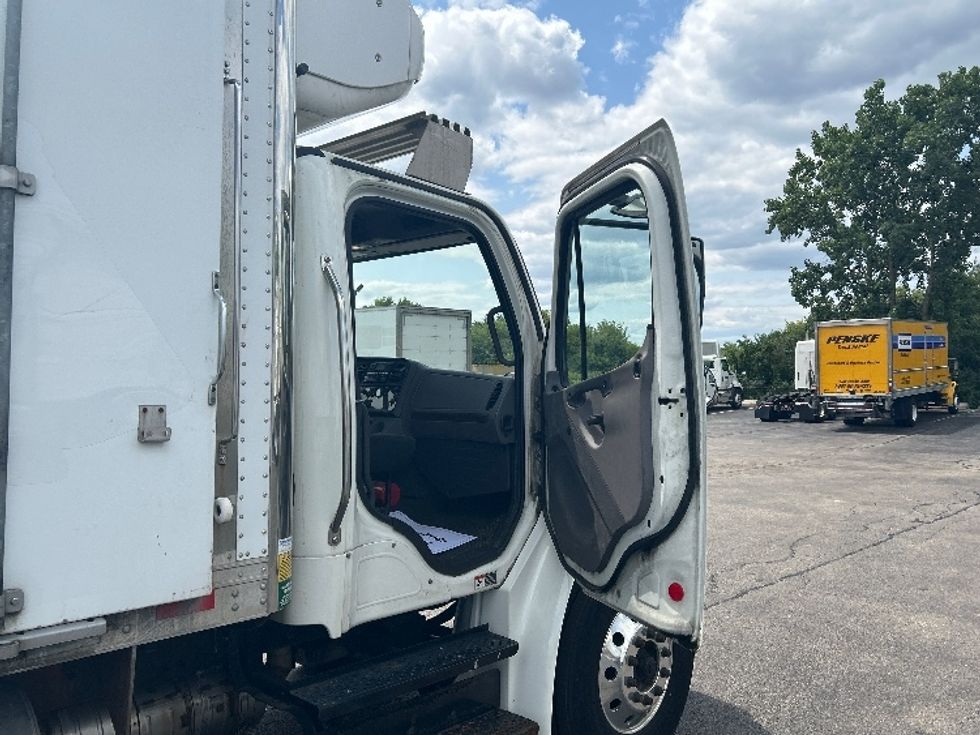Refrigerated Truck-Light and Medium Duty Trucks-Freightliner-2020-M2-La Porte-IN-188,572\n\t\tmiles-$ 40,500 - Image 20