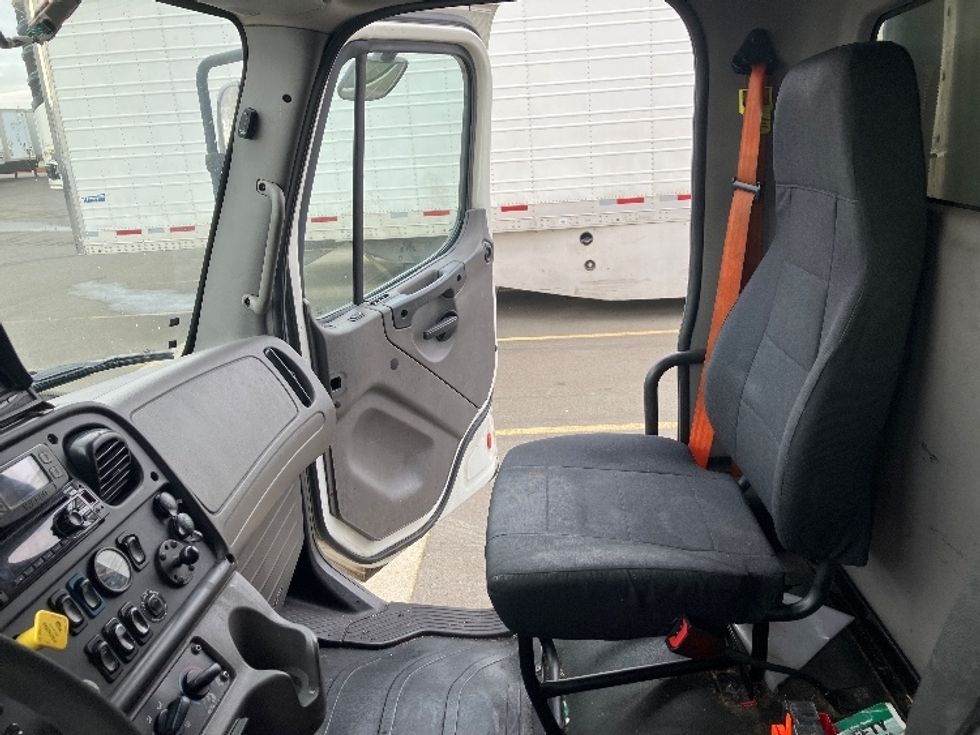 Refrigerated Truck-Light and Medium Duty Trucks-Freightliner-2020-M2-Lacey-WA-592,031\n\t\tmiles-$ 23,000 - Image 17