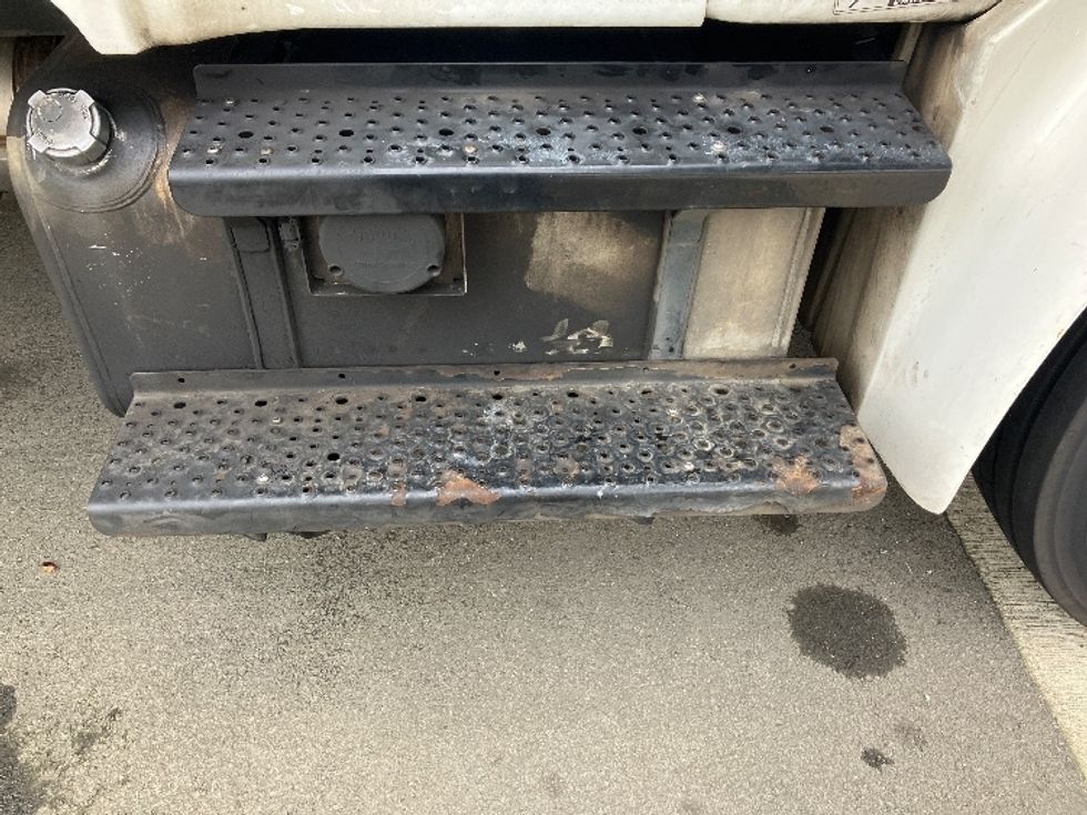 Refrigerated Truck-Light and Medium Duty Trucks-Freightliner-2020-M2-Lacey-WA-592,031\n\t\tmiles-$ 23,000 - Image 24