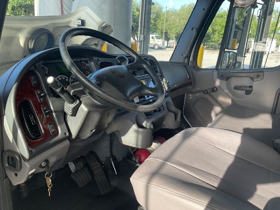 Refrigerated Truck-Light and Medium Duty Trucks-Freightliner-2020-M2-Lakeland-FL-198,256\n\t\tmiles-$ 47,750 - Image 18