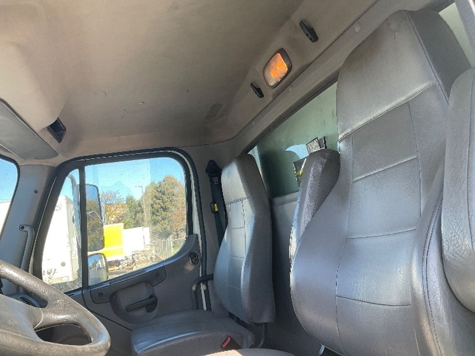 Refrigerated Truck-Light and Medium Duty Trucks-Freightliner-2020-M2-Lancaster-PA-281,026\n\t\tmiles-$ 31,500 - Image 19